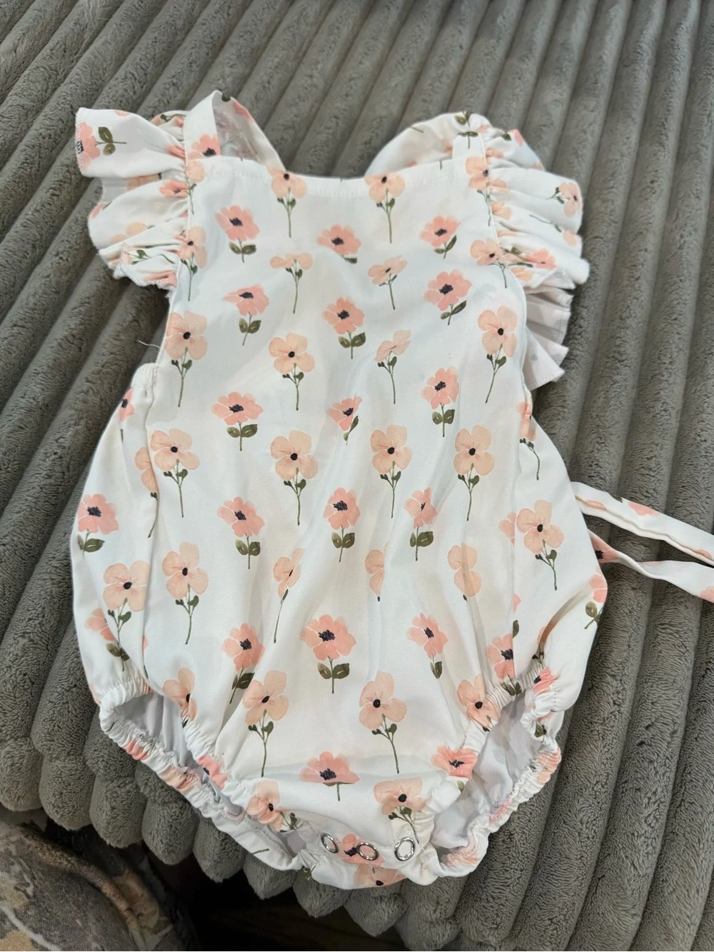 Baby Floral Ruffle One-Piece Bodysuit in Peach Floral